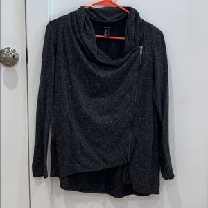 Dark grey/black sweater with front side zipper!